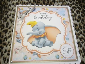 Nueva Tarjeta de Cumpleaños Hermana Temática Dumbo Hecha a Mano tamaño 8" X 8" - Imagen 1 de 4