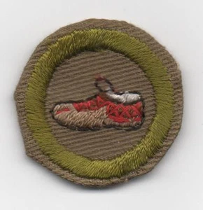 Insignia de mérito Leathercraft, tipo C bronceado estrecho prensado (1938-46), muy usada - Imagen 1 de 1