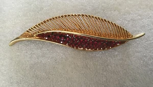 Vintage Gold Tone Brooch Pin Feather Ruby Red Stones Open Work High End Piece - Picture 1 of 6