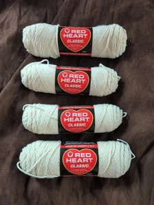 Menge 4 - Red Heart Classic Kammgarn Gewicht 4-fädig Garn 3,5 Unzen Orlon EIERSCHALE 111 - Bild 1 von 2