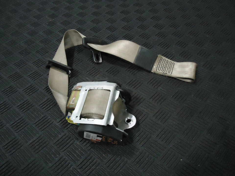 AUDI A4 2005 convertible cinturón de seguridad delantero izquierdo lado del conductor beige Foto 1 de 4