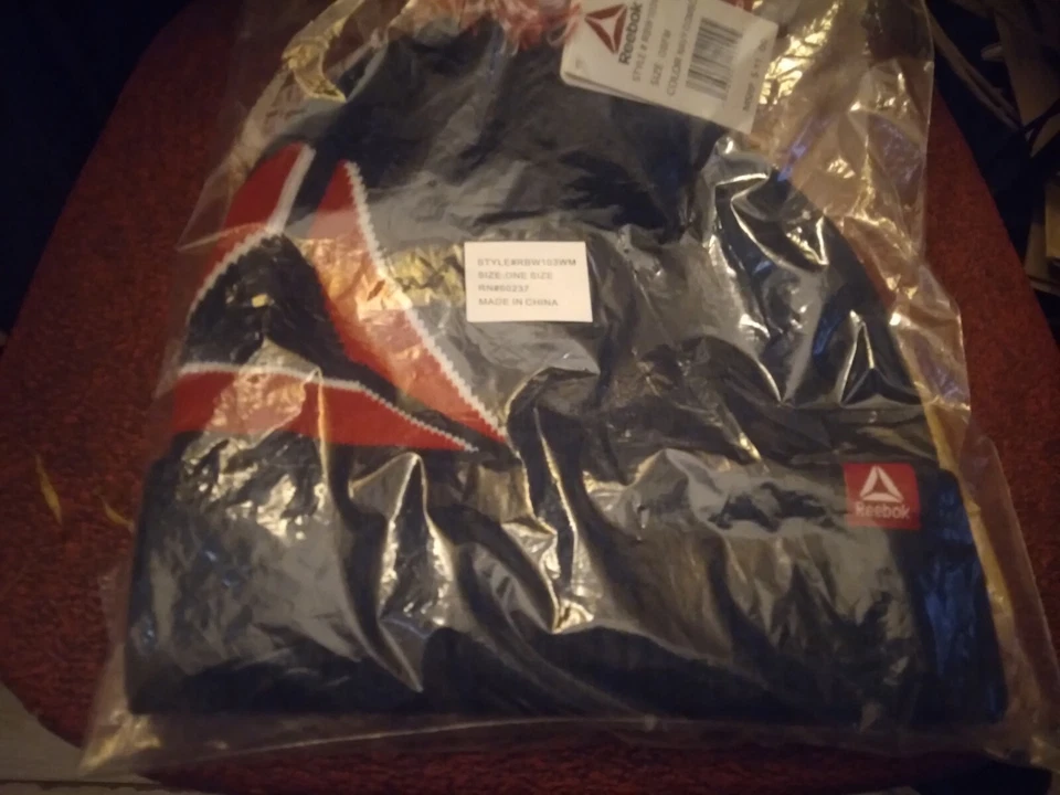 Reebok Logo Azul Marino Intarsia Pom Talla Única Para Mujer Invierno Gorro TOTALMENTE NUEVO Foto 1 de 4