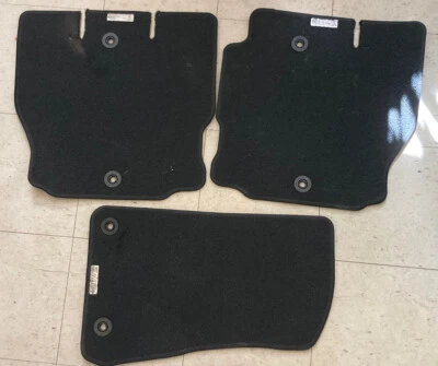 Juego de alfombrillas negras 3 de 4 piezas Chrysler Jeep Wrangler JL OEM 49212G 6BR85TX7AB Foto 1 de 4