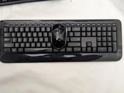 Microsoft  800 Wireless Keyboard + 5000 Mouse - No Dongle - Image 1 of 3