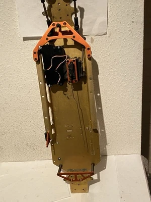 1:5 Amewi-Pitbull X/2WD(Benziner)ein Chassis/zwei Servos/eine Lenkung/gebraucht. - Bild 1 von 4