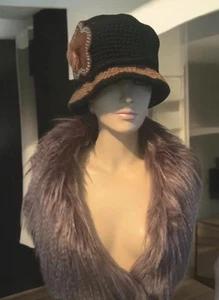 Ladies Vintage Black Knitted Cloche Hat With Brown Trim Lined - Picture 1 of 2