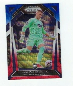 2020/21 PANINI PRIZM PREMIER LEAGUE SAM JOHNSTONE ROOKIE ROSSO BIANCO BLU #256 - Foto 1 di 1