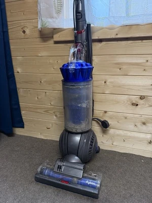 DC41 Animal Dyson Upright Vacuum Cleaner Carpet Cleaner - Image 1 of 4