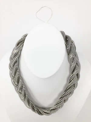 Gargantilha feminina New York & Company oversized Silvertone metal grosso bradado  - Imagem 1 de 4