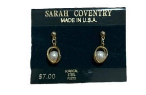 ORECCHINI TRAFORATI SARAH COVENTRY ORO CON PERLE FINTE PENDENTI SU CARTONCINO ORIGINALE - Foto 1 di 2