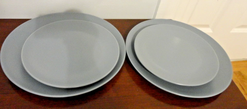 IKEA SUECIA AZUL GRIS MATE # 12011 JUEGO DE 4 PIEZAS 2 PLATOS DE CENA 2 PLATOS DE ENSALADA Foto 1 de 4