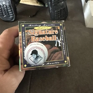 Mickey Mantle Commemorative Baseball w/COA Sealed REPLICA Signature - Picture 1 of 5