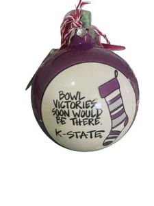 NCAA Kansas State Wildcats Keramik Weihnachtsschmuck Kugel Magnolia Lane - Bild 1 von 3