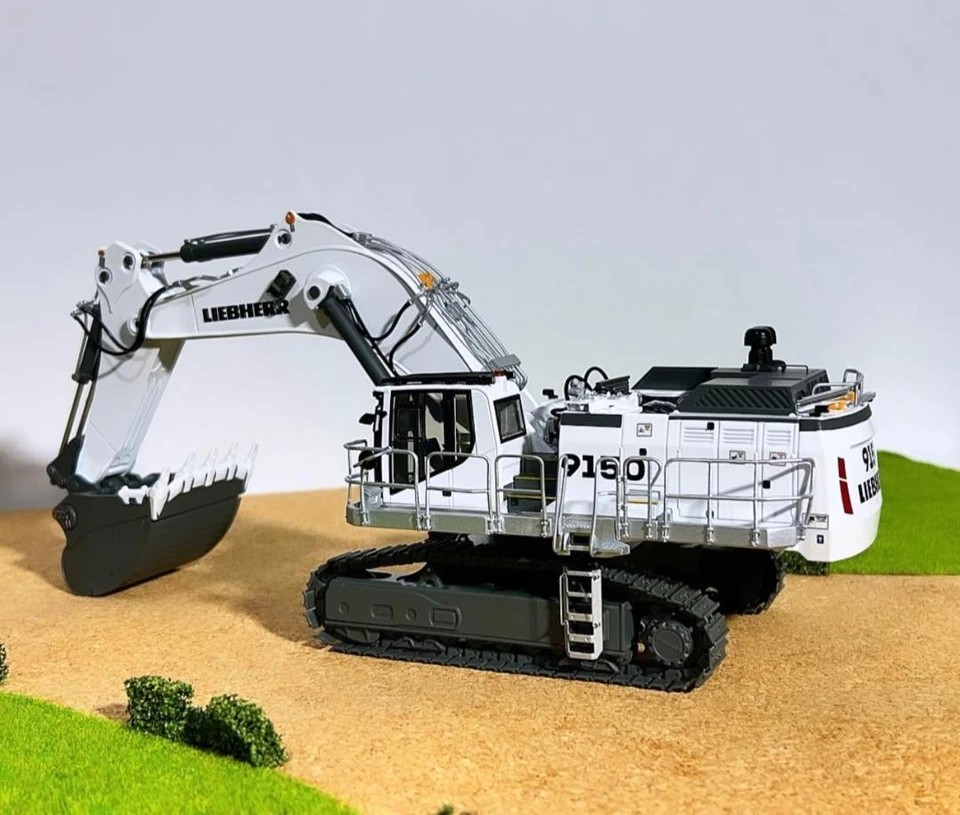 Liebherr R9150 excavator WSI truck models 1:50 scale - Image 1 of 4