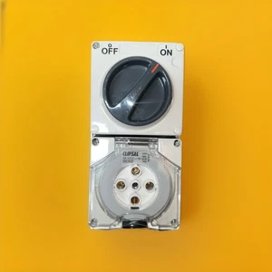 Clipsal 3 phase 32A amp power point 5 Pin Switch Socket Outlet - Picture 1 of 2