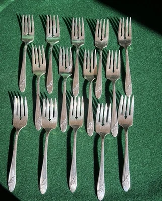 14 посеребренных винтажных вилок для салата TUDOR Plate Onedia Community Queen Bess 6,5 дюйма - Изображение 1 из 4