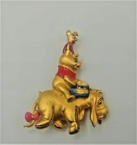 Disney’s Winnie Puuh mit Ferkel und Eeyore goldfarbene Brosche/Anstecknadel - Bild 1 von 5