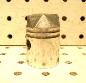 OMC Evinrude Johnson Vintage Piston 375582 HS HD HA - Picture 1 of 3