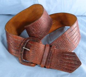 VTG RUZA LEATHER BELT Brown Croc Embossed V-FRONT BUCKLE Wide Hip Statement SZ S - Picture 1 of 8