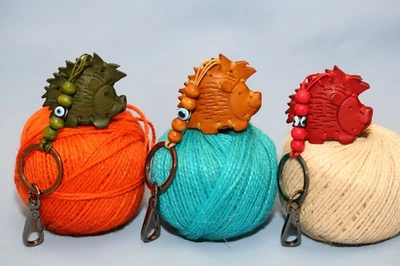 Llavero de cuero de erizo hecho a mano - Lindo regalo de animales - Dije de bolso de cuero real Foto 1 de 4