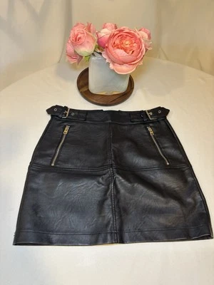 Topshop Falda Imitación Cuero Con Cremallera Trasera, Hebillas, Bolsillos Talla 4 Minifalda  Foto 1 de 4