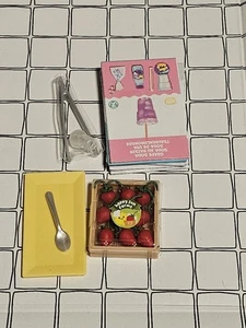 Fresas Con Plato AMARILLO Sin Resina MGA Miniverso Hazlo Mini Comida - Imagen 1 de 1