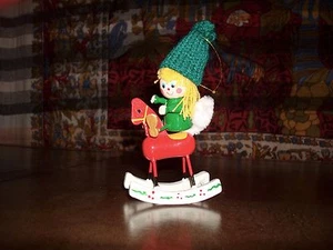 Adorno de Navidad Vintage Caballo Mecedor Elfo - Imagen 1 de 1