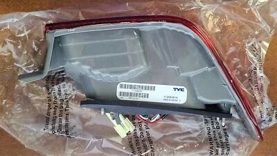 [‎TYC 11-539000] Left Tail Light Assembly Replacement for 2000-2001 Toyota Camry Foto 1 de 3