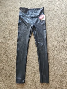 Spanx Kunstleder Leggings für Damen, Größe Medium - schwarz - NEU $ 98 - Bild 1 von 4