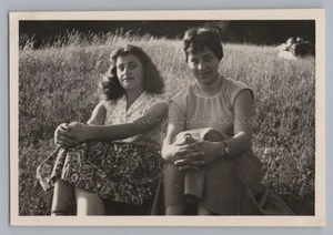 2 Frauen - Altes Foto - Picture 1 of 2