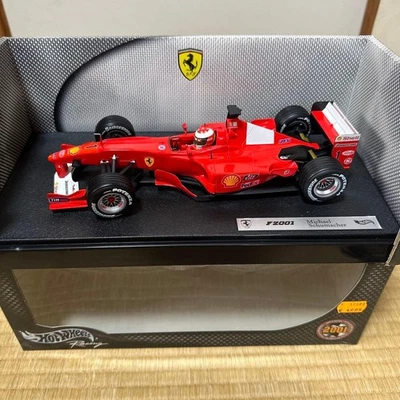 Modellino auto Hot Wheels 1/18 Michael Schumacher Ferrari F2001 F1 rosso... - Immagine 1 di 3