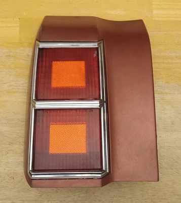 Oldsmobile Cutlass 1976-1977 luz trasera/extensión cuarto (izquierda) Foto 1 de 4