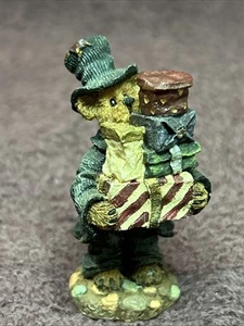 Mini Boyds Bären tragen einen Stapel Geschenke - Bild 1 von 6
