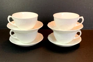 4 Wedgwood COUNTRYWARE Tassen- & Untertassen-Sets weiß geprägtes Kohlblatt - Bild 1 von 11