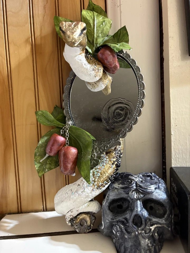 Arte de pared serpiente gótica, espejo de mano, decoración de Halloween que brilla en la oscuridad Foto 1 de 3