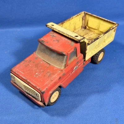 VINTAGE STRUCTO RED & YELLOW 9 1/4" DUMP TRUCK - WORKS/ROLLS - Image 1 of 4