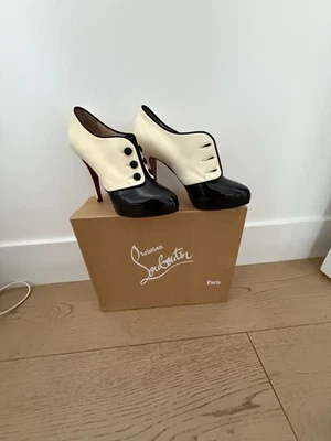 Christian Louboutin Tacones Negro y Crema Talla 7.5 Mujer’s Bombas Foto 1 de 4
