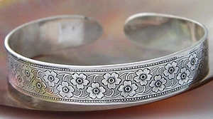 Hand Made Hammered Flower Design 925 Sterling Silver Bangle Bracelet Open to7.5" - Picture 1 of 11