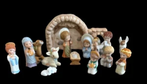 VintageHallmark Mary Hamilton 15-Pc Bisque Nativity Set Including Stable Vintage - Picture 1 of 8