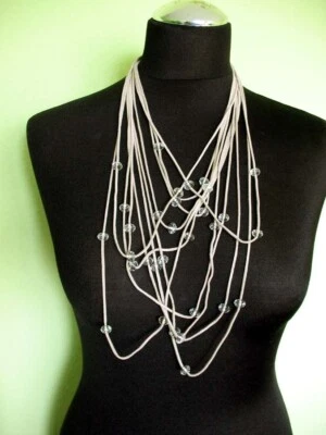 Halskette -  Anhänger - Modisch und elegant -  Glasperlen an Riemen - Bild 1 von 3