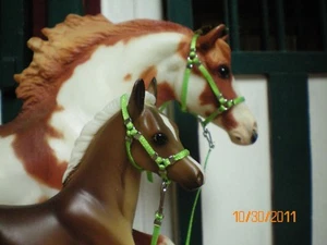 Jaapi LIME GREEN mare & Foal halter set w/leads - fits Breyer Classic models - Picture 1 of 1