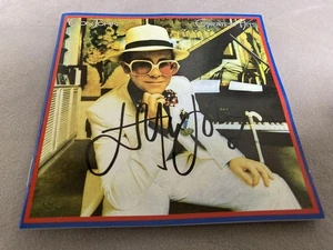 Elton John Autographed Cd Greatest Hits Signed Memorabilia Collectible Music - Picture 1 of 8
