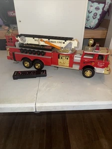 Rare Vintage 1988 New Bright RC Fire Engine N.Y.F.D. Schnorchelgerät Nr. 1 (LESEN) - Bild 1 von 16