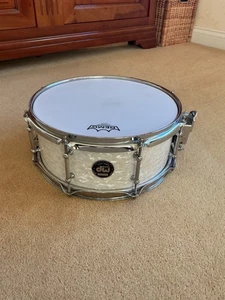 DW Collecters Black Badge 13x5.5 Snare in Marine Pearl - Picture 1 of 7