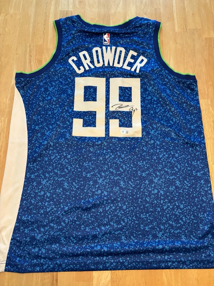 Camiseta deportiva firmada por Jae Crowder autografiada de los Milwaukee Bucks #99 certificado de autenticidad Beckett Foto 1 de 3