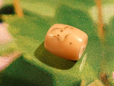 ANTIGUO GRANO DE BARRIL DE CORAL DESCOLORIDO HERMOSO DENSO 9,7-8,3 mm RELIQUIA Foto 1 de 4