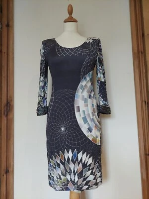 Matthew Williamson Geometric Print Silk Stretch Dress Embellished Cuffs. Size 8 - Image 1 of 4