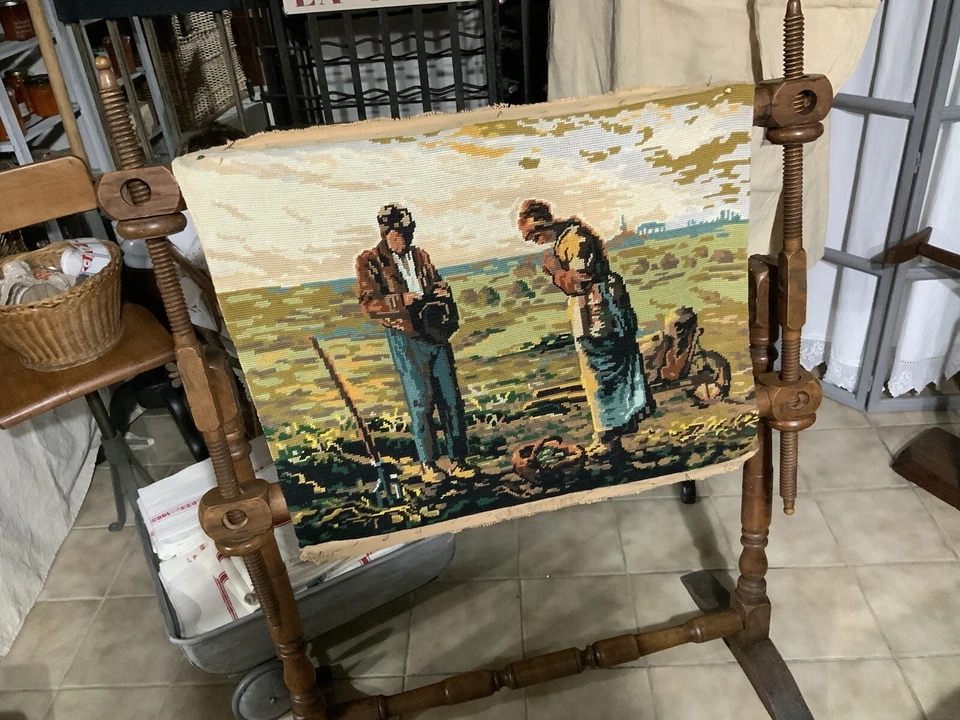 linge ancien Tapisserie Très Ancienne Brodé  L’angélus - Photo 1/4