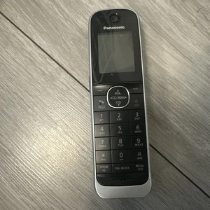 Panasonic Digital Cordless Quadruple KX-TGJ424 - Model KX-TGJA41E Phone Only - Afbeelding 1 van 5