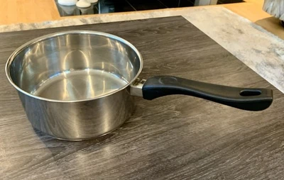 Betty Crocker Cacerola de Acero Inoxidable 3 Cuartos 18/10 Mango de Ropa de Cocina Resistente Foto 1 de 4